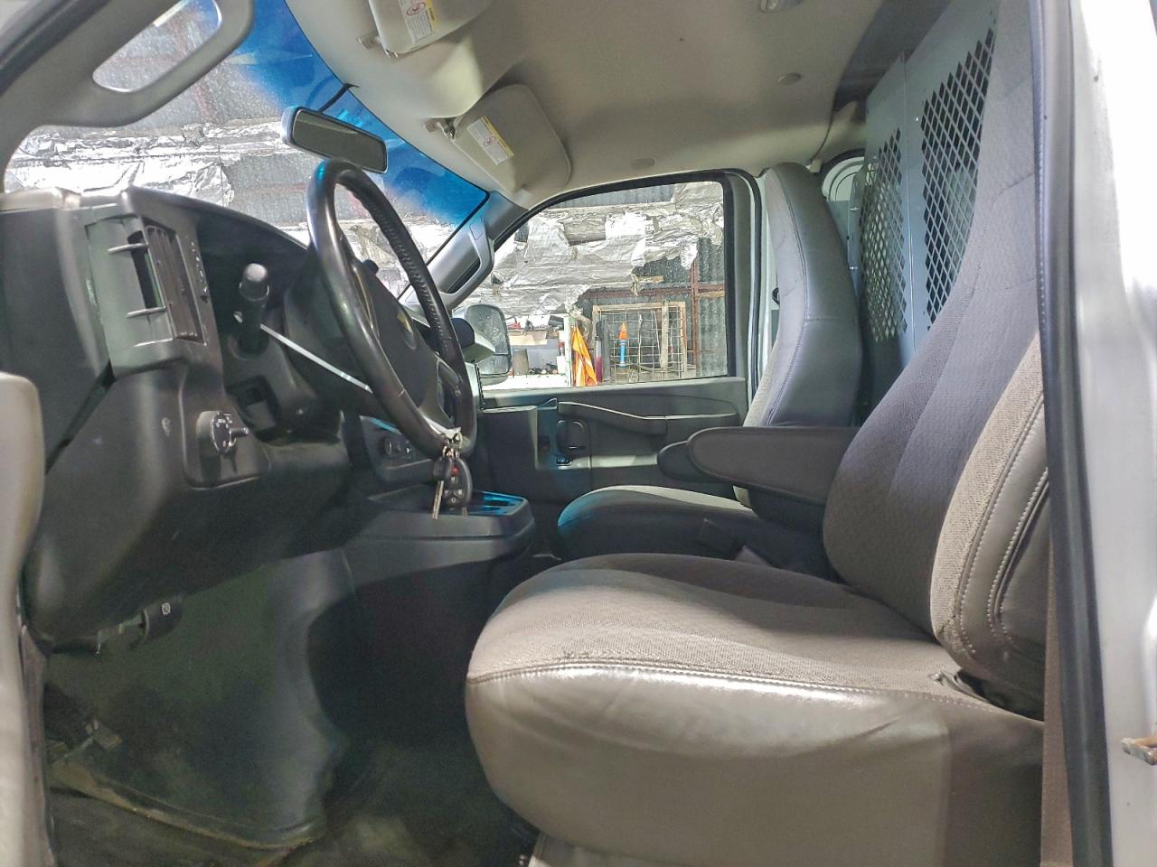 Chevrolet Express Image 8