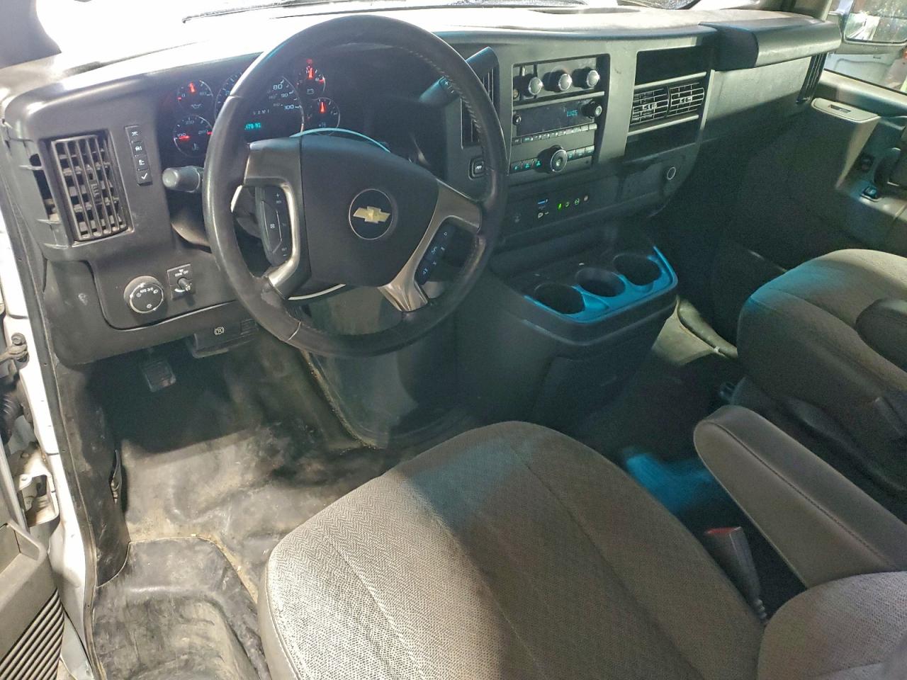Chevrolet Express Image 11