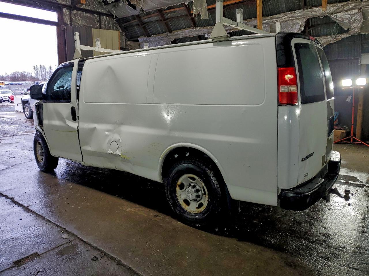 Chevrolet Express Image 8