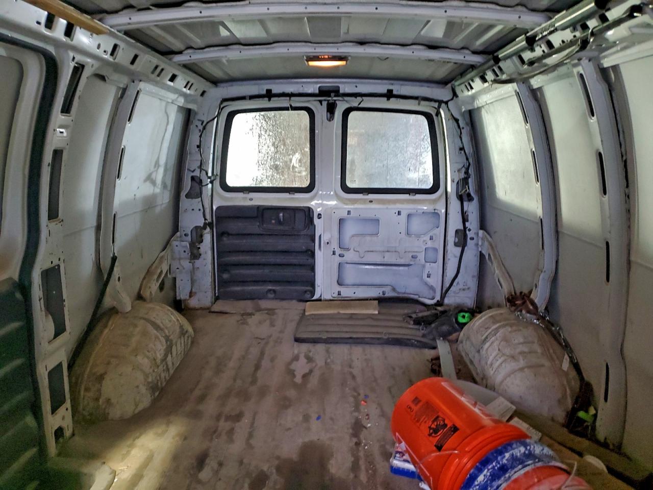 Chevrolet Express Image 4