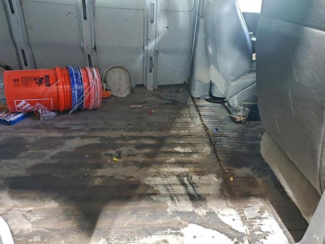 Chevrolet Express Image 6