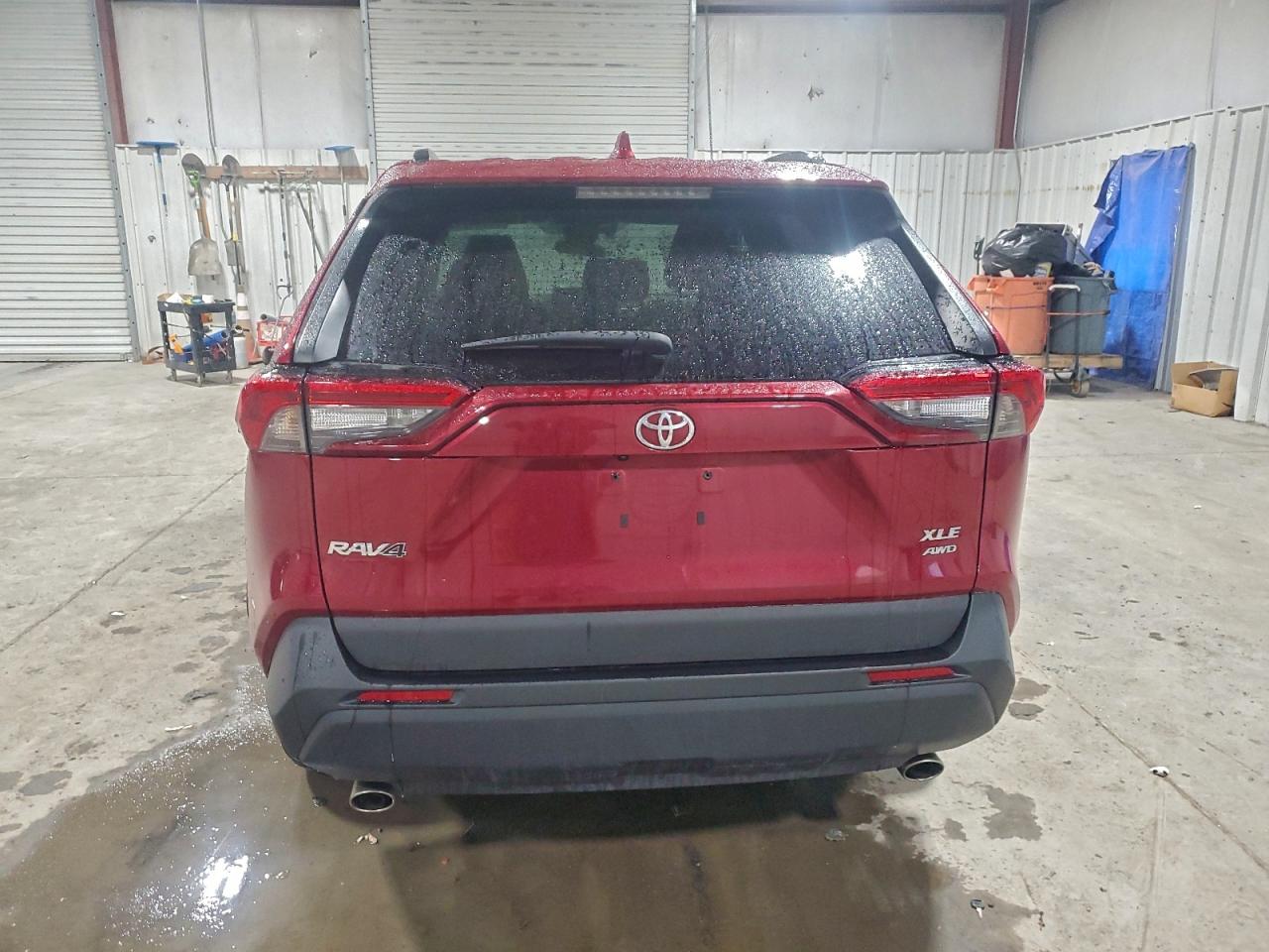 Toyota RAV4 Xle Image 3