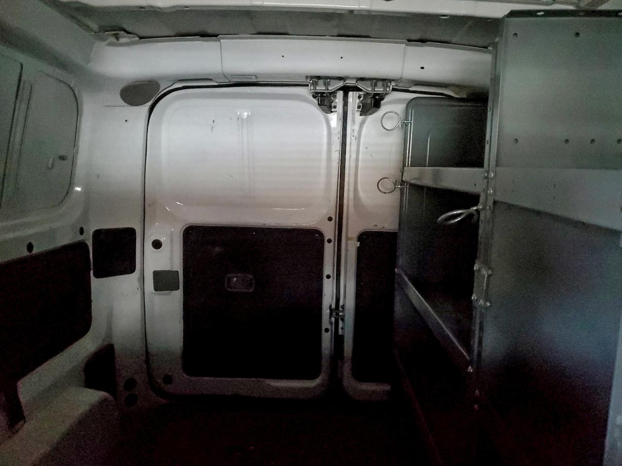 Nissan Nv 2.5s Image 12