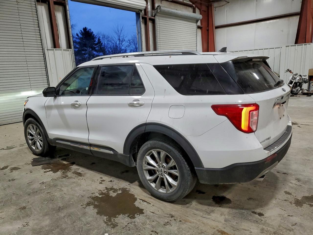 Ford Explorer Limited Image 4