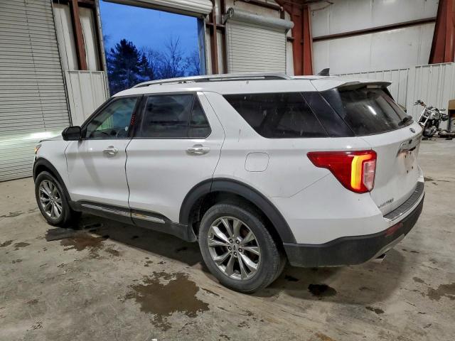 Ford Explorer Limited Image 4