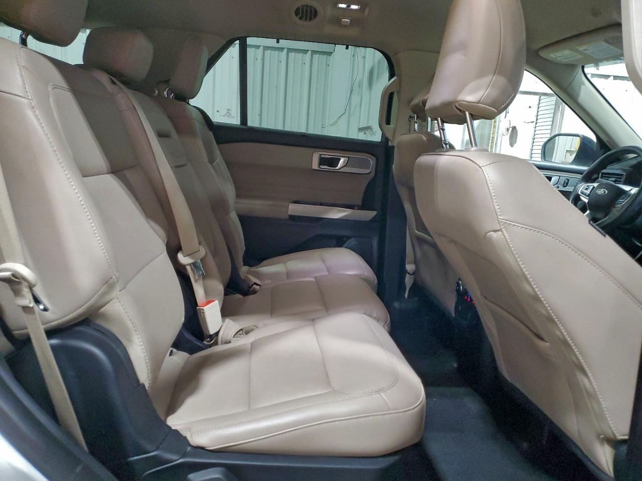 Ford Explorer Limited Image 8