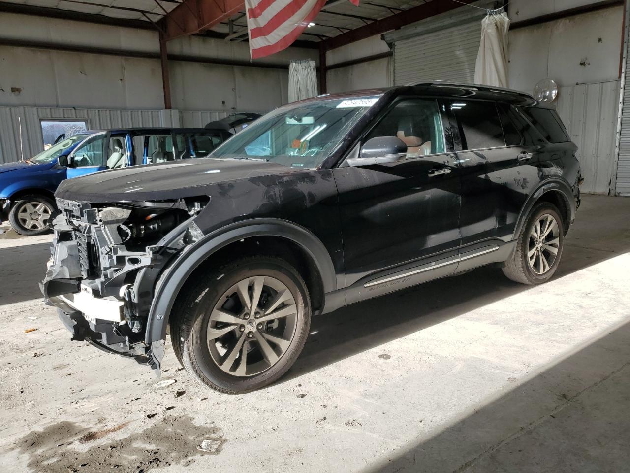 Ford Explorer Platinum Image 1