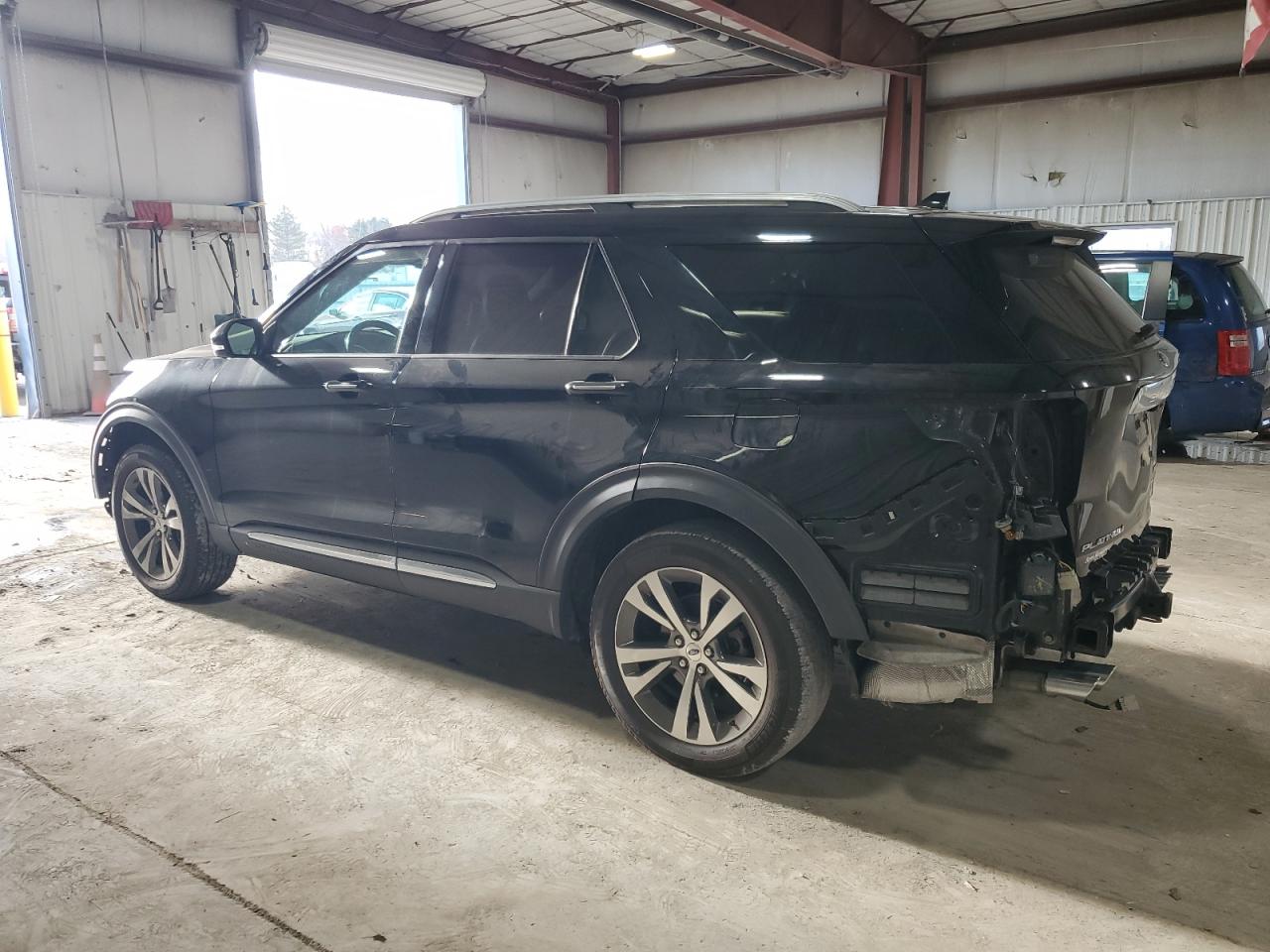 Ford Explorer Platinum Image 6