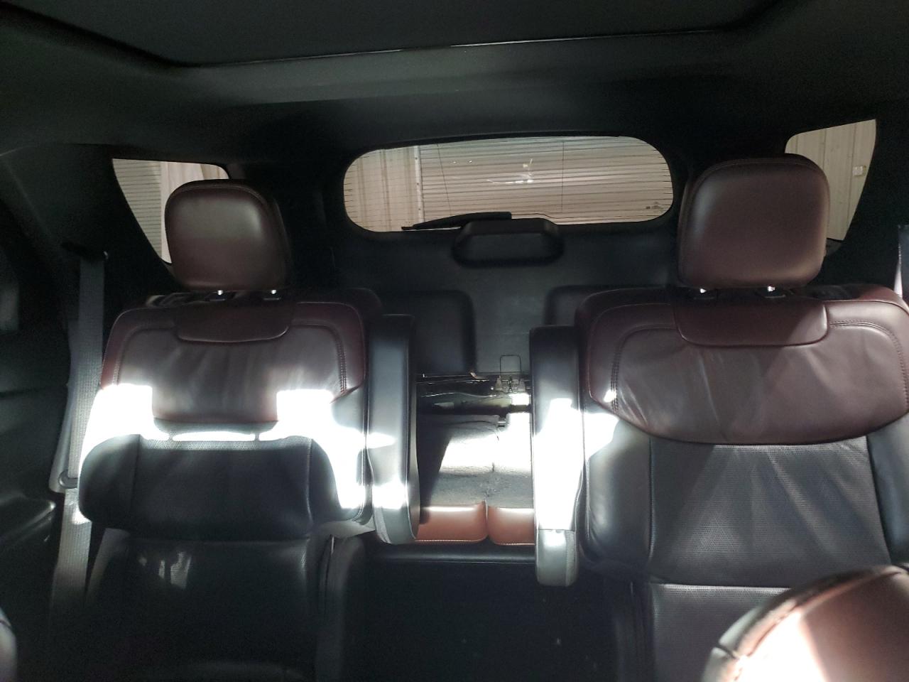 Ford Explorer Platinum Image 3