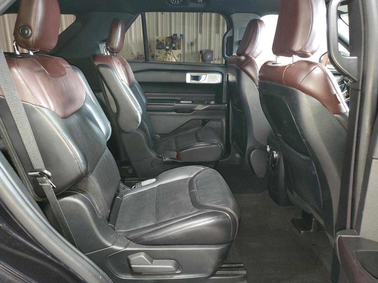 Ford Explorer Platinum Image 7