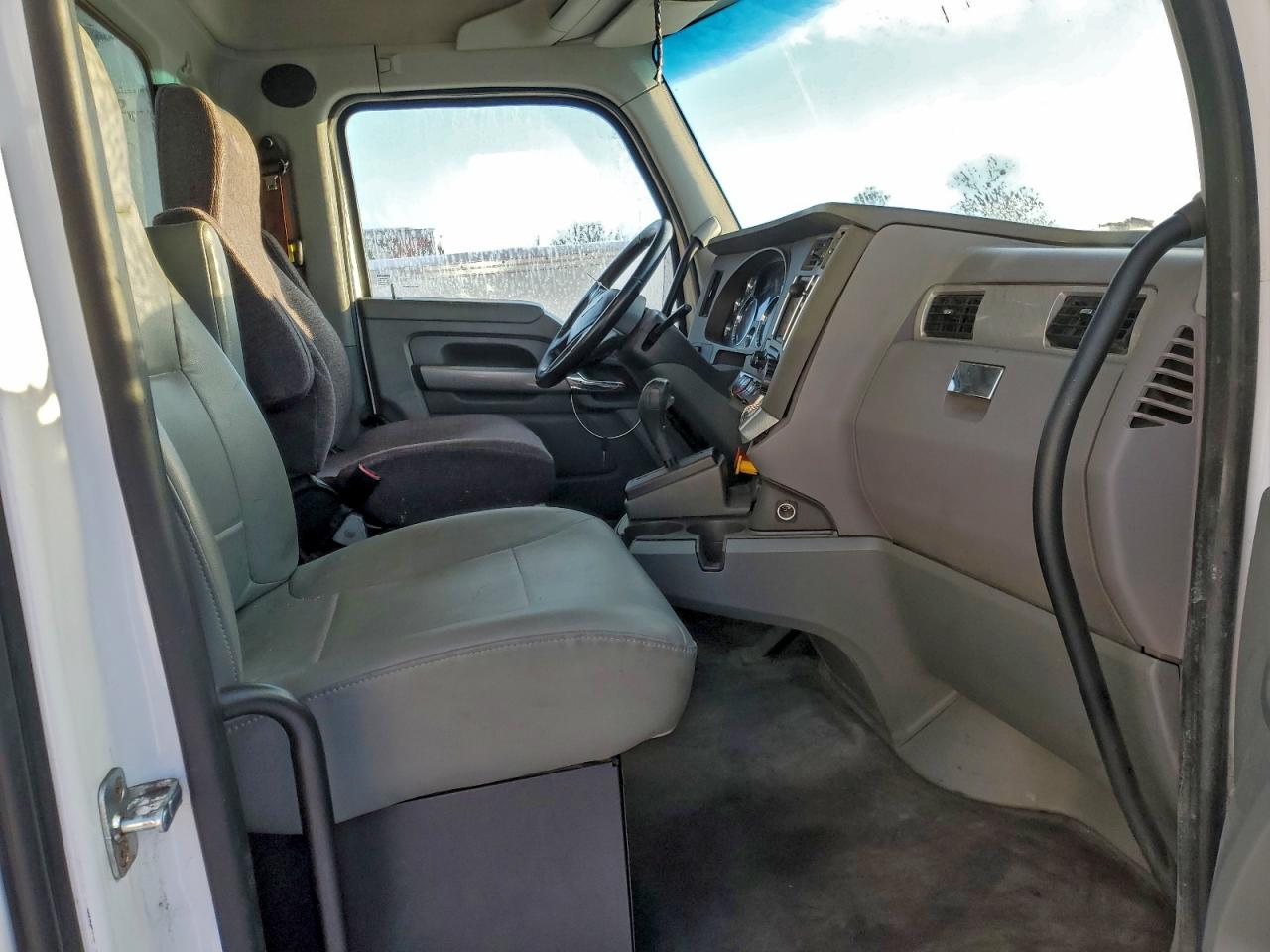 Kenworth Constructi T680 Image 10