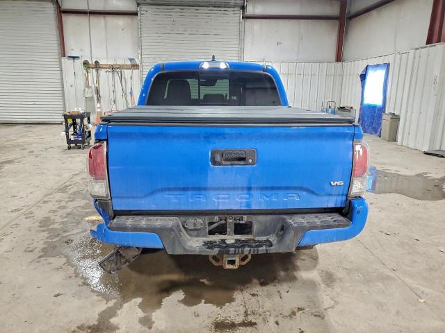 Toyota Tacoma Double Cab Image 3