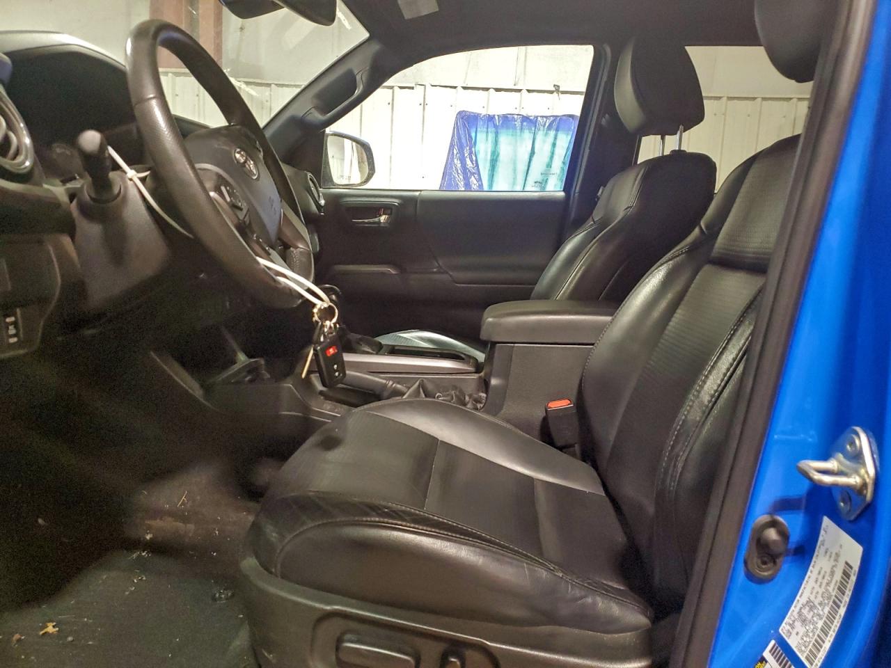 Toyota Tacoma Double Cab Image 12