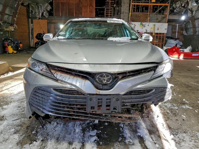 Toyota Camry Xle Image 12