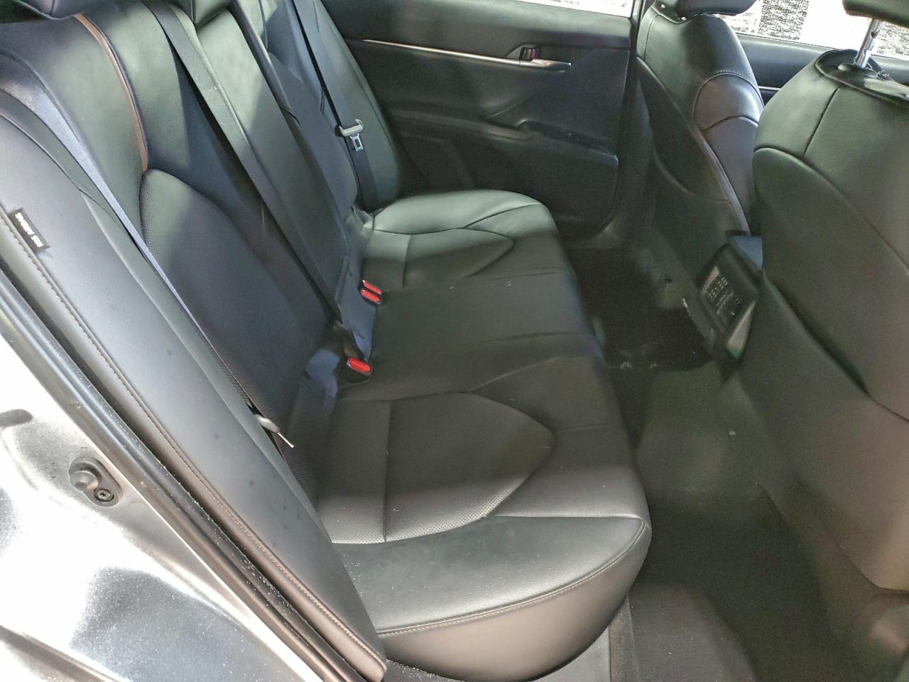 Toyota Camry Xle Image 6