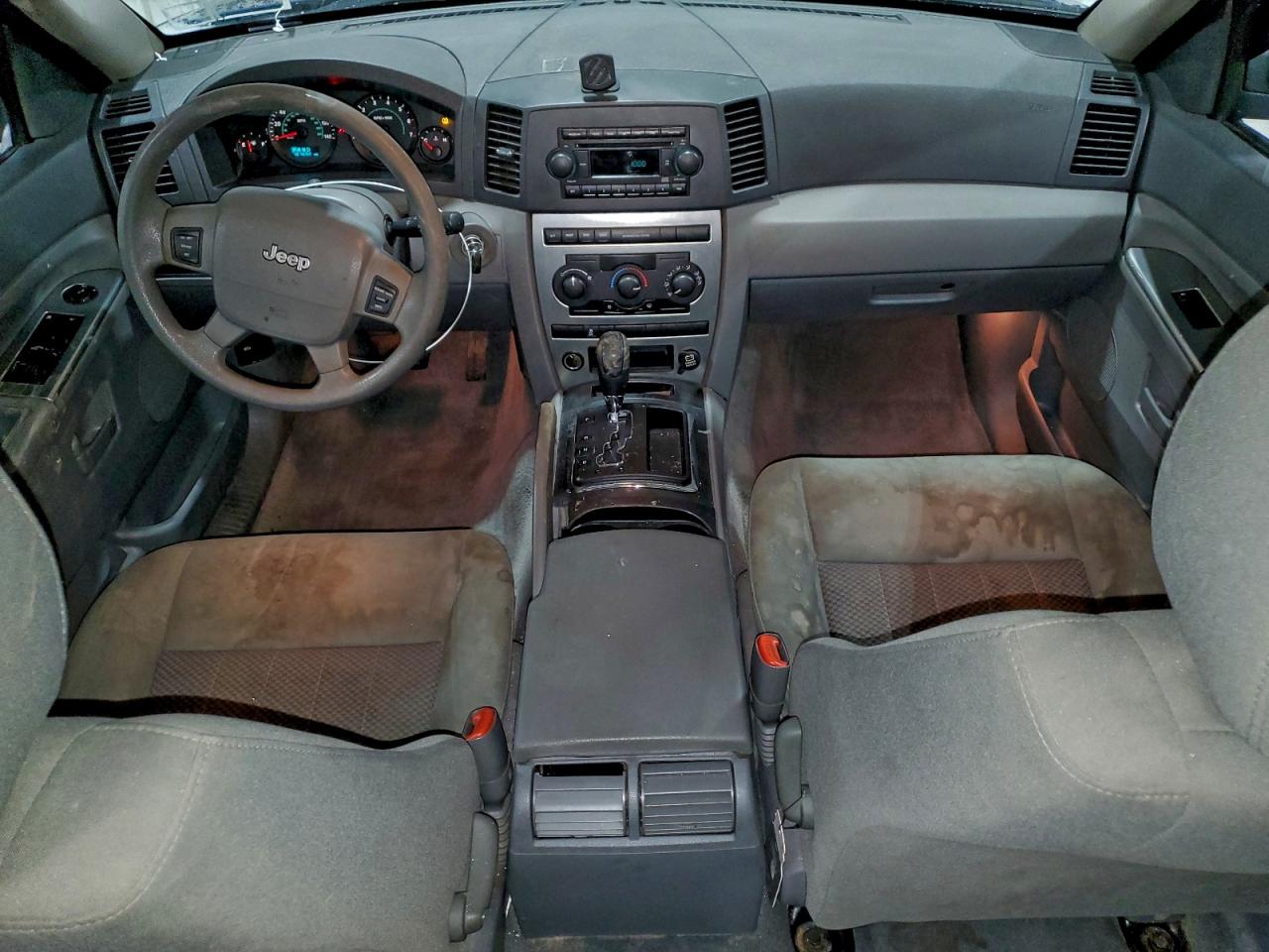 Jeep Grand Cherokee Laredo Image 2