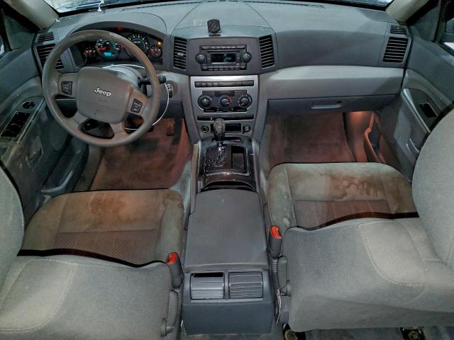 Jeep Grand Cherokee Laredo Image 2