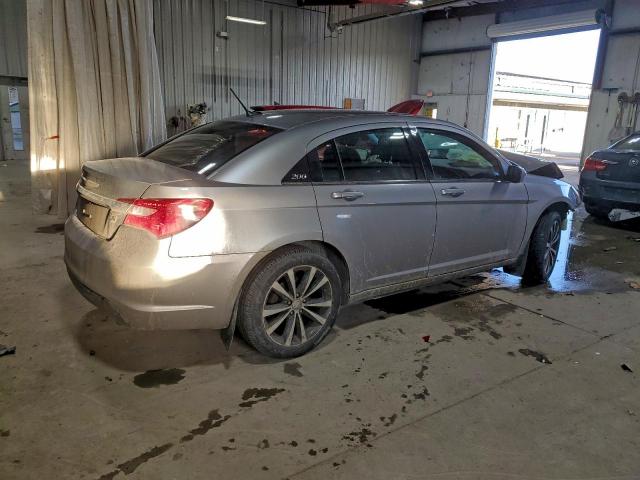 Chrysler 200 Touring Image 2