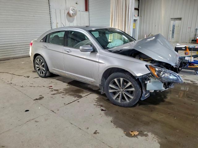 Chrysler 200 Touring Image 3