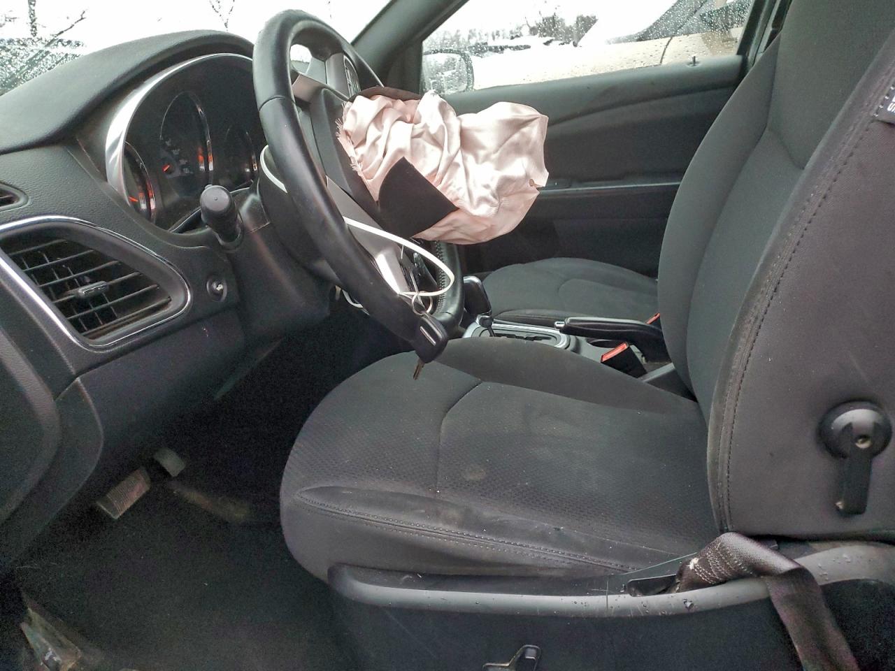 Chrysler 200 Touring Image 7