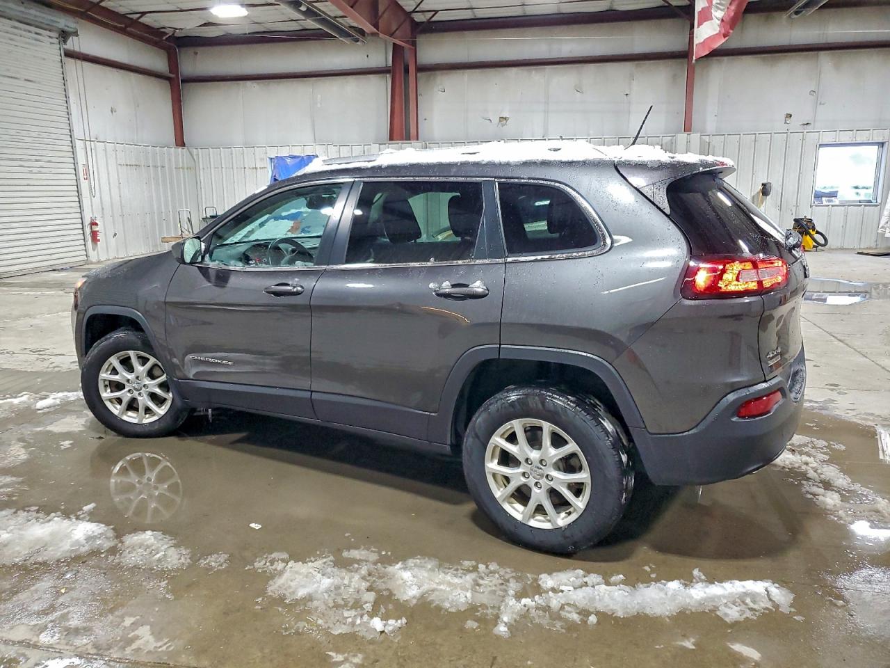 Jeep Grand Cherokee Latitude Image 3