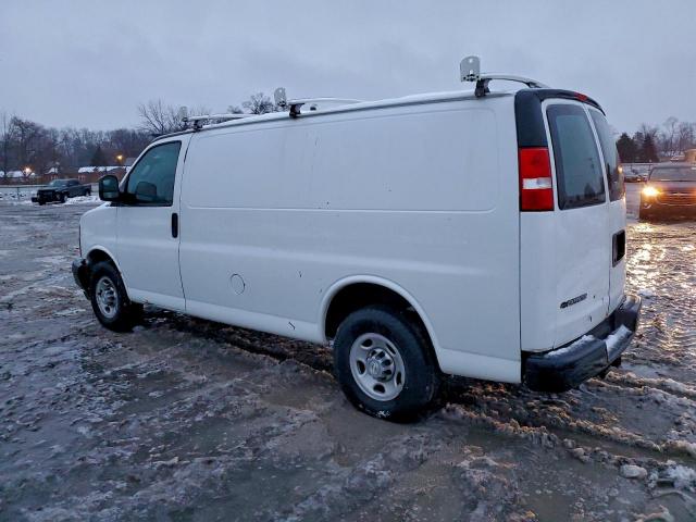 Chevrolet Express Image 2