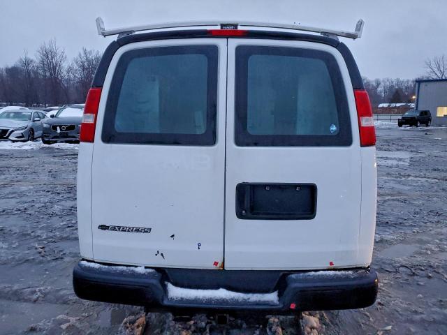 Chevrolet Express Image 9