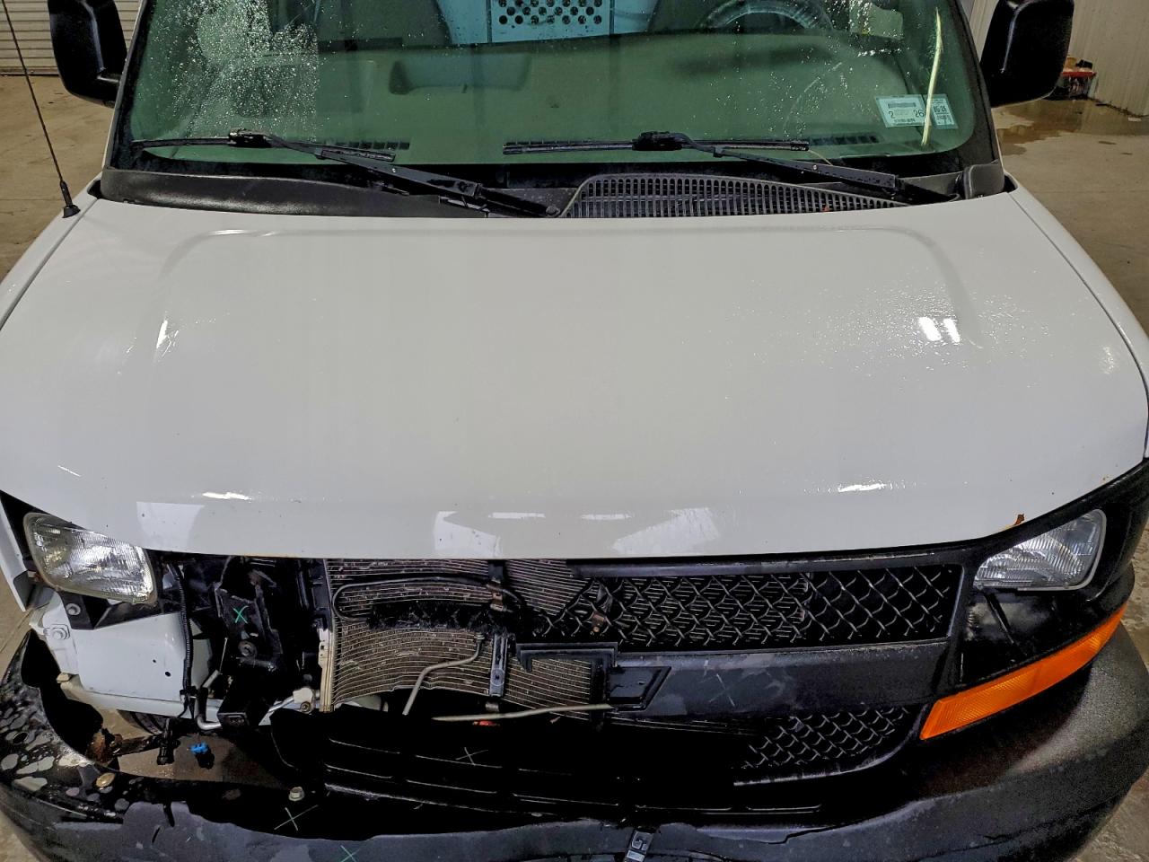 Chevrolet Express Image 8