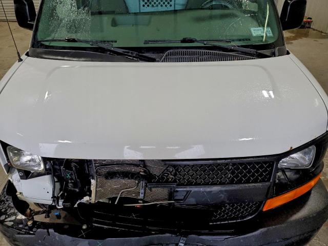 Chevrolet Express Image 8