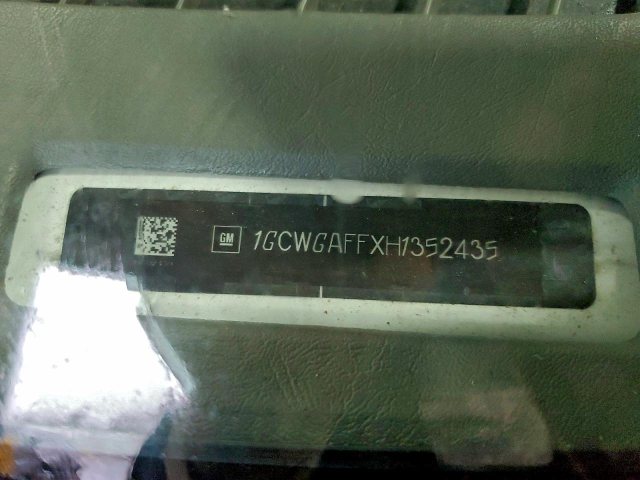 Chevrolet Express Image 12