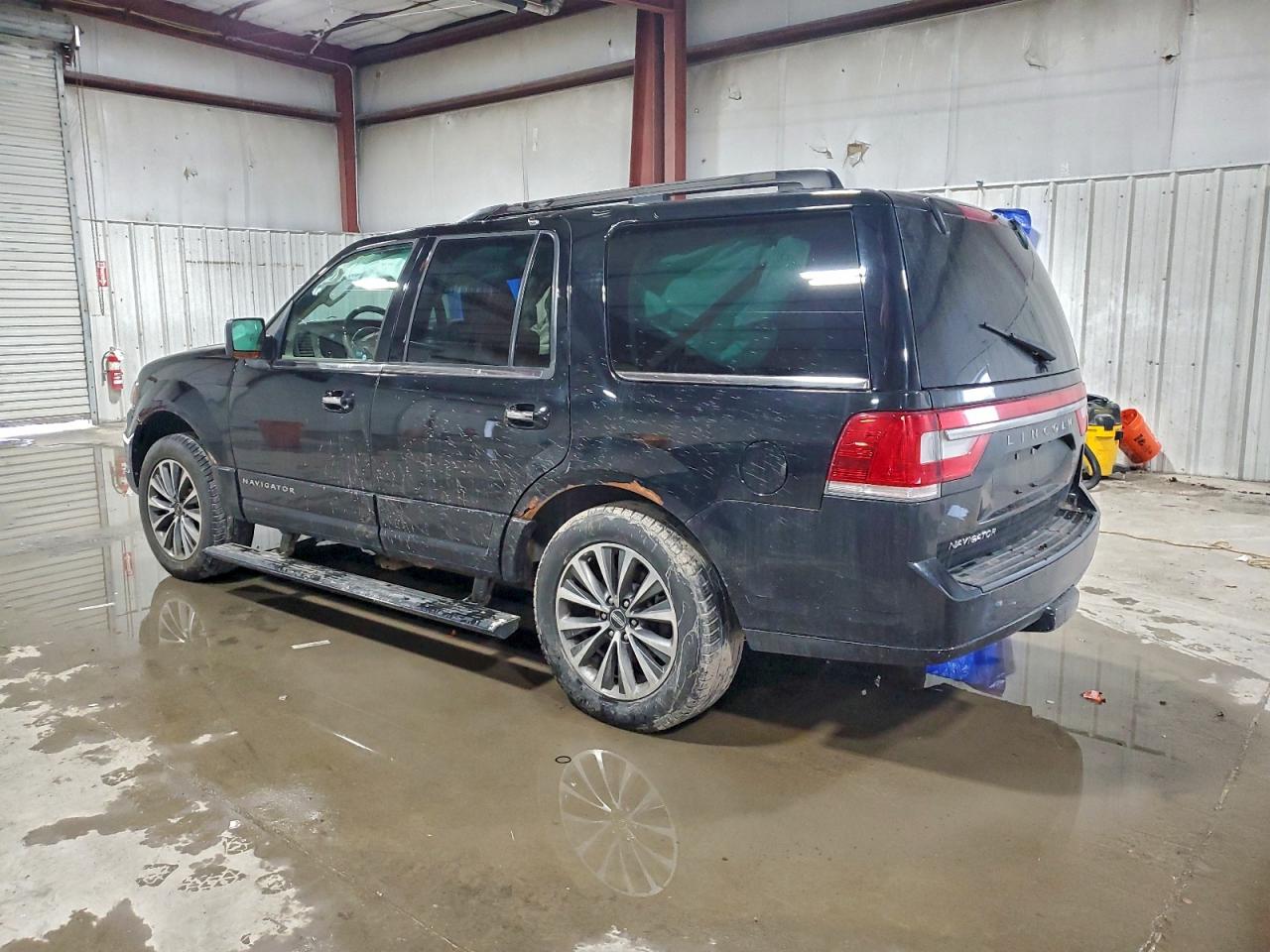 Lincoln Navigator Select Image 2