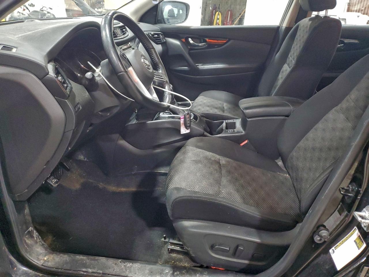 Nissan Rogue S Image 3