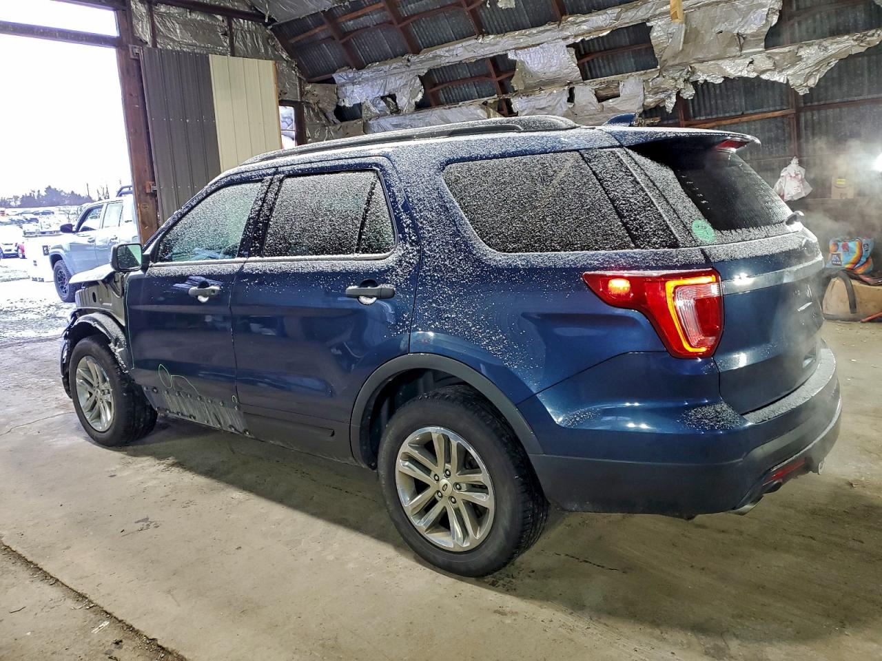 Ford Explorer Image 3