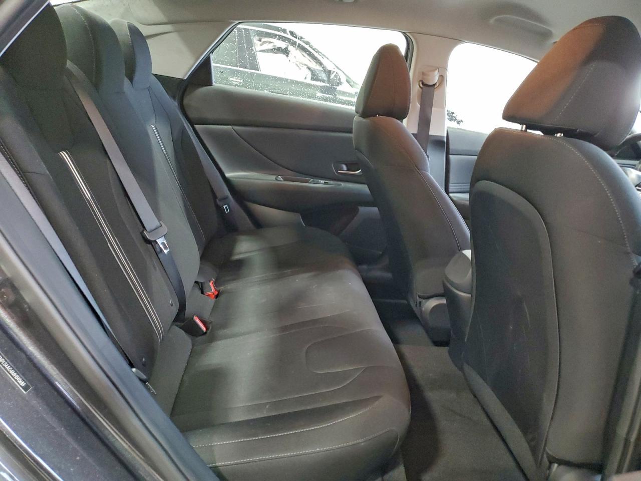 Hyundai ELANTRA Sel Image 12