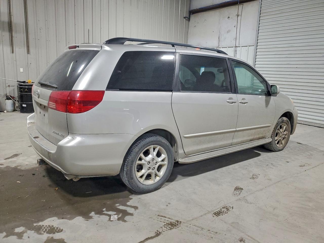 Toyota Sienna Xle Image 2