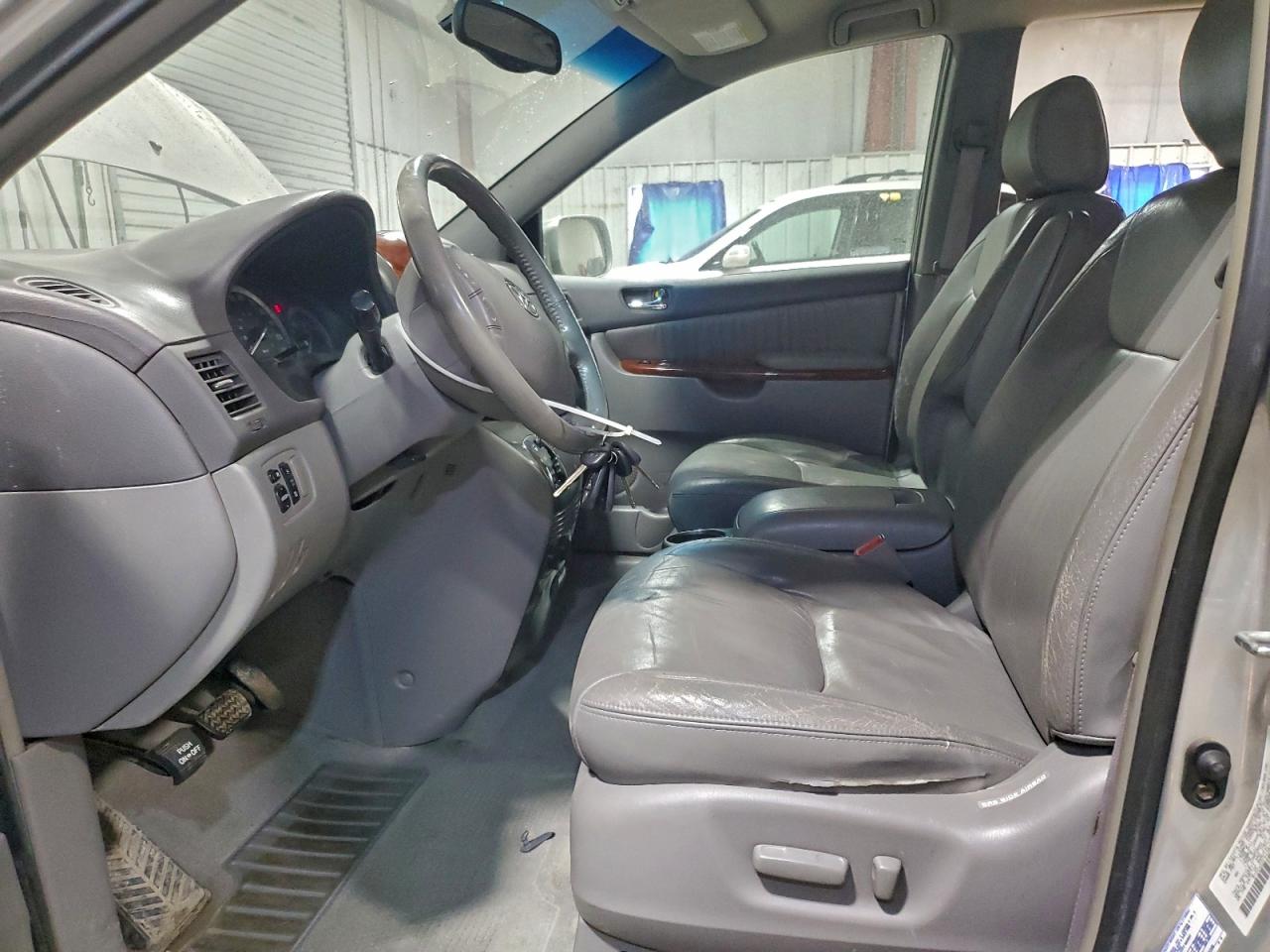 Toyota Sienna Xle Image 13