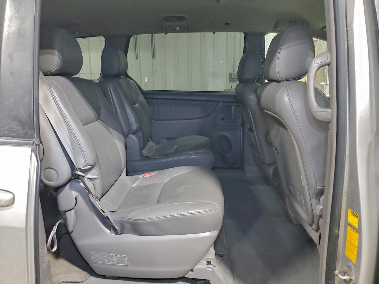 Toyota Sienna Xle Image 3