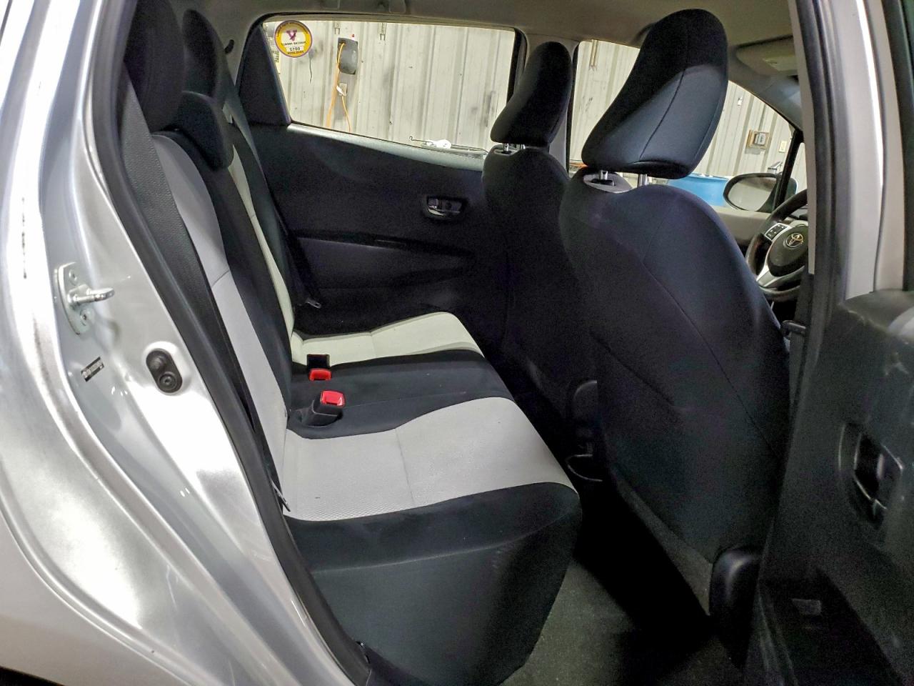 Toyota Yaris Image 8