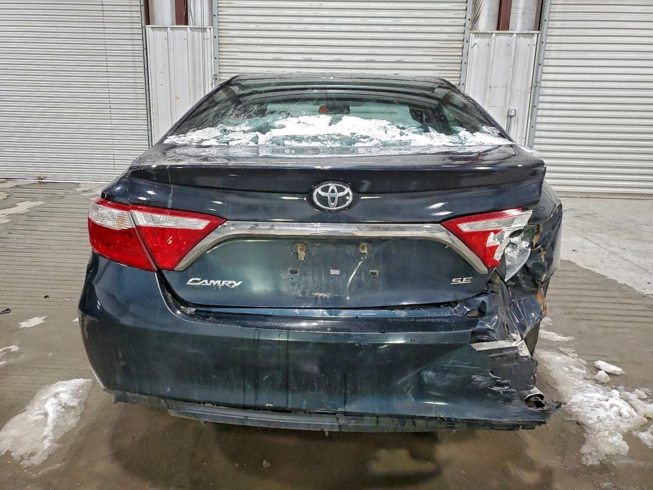 Toyota Camry Le Image 2
