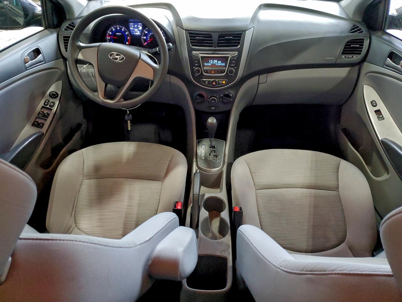 Hyundai ACCENT Se Image 13