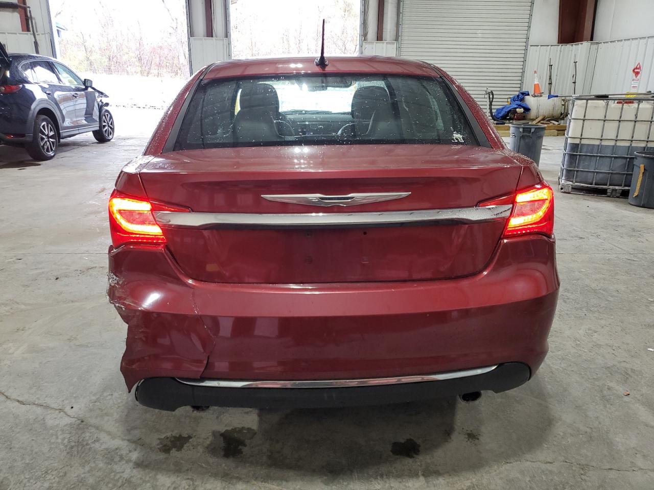 Chrysler 200 Limited Image 12