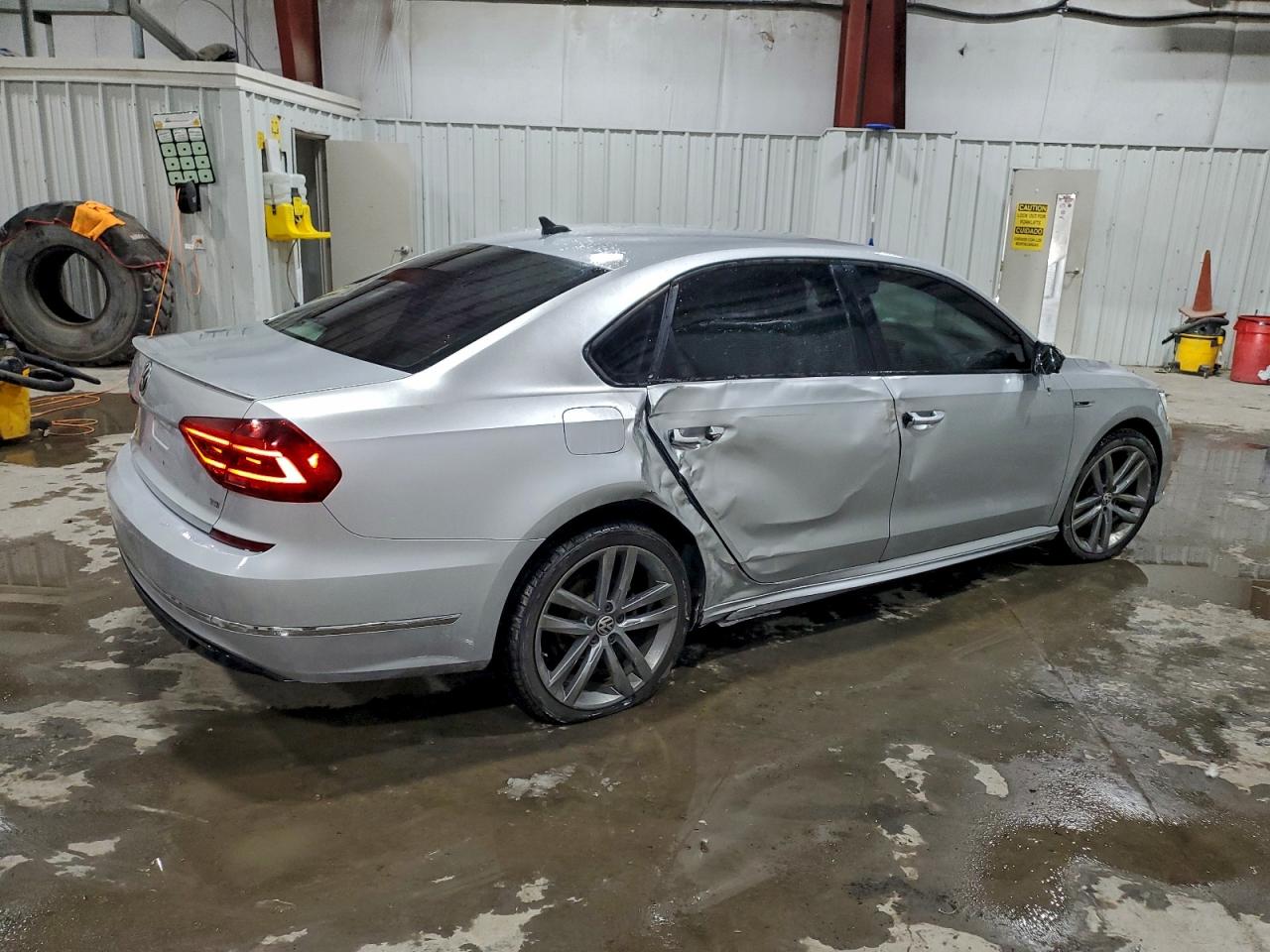 Volkswagen Passat S Image 11