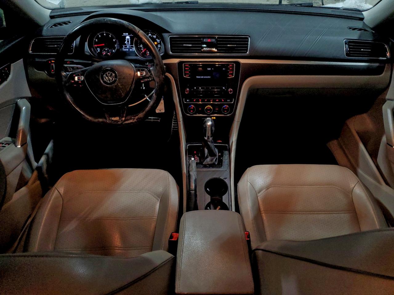 Volkswagen Passat S Image 10