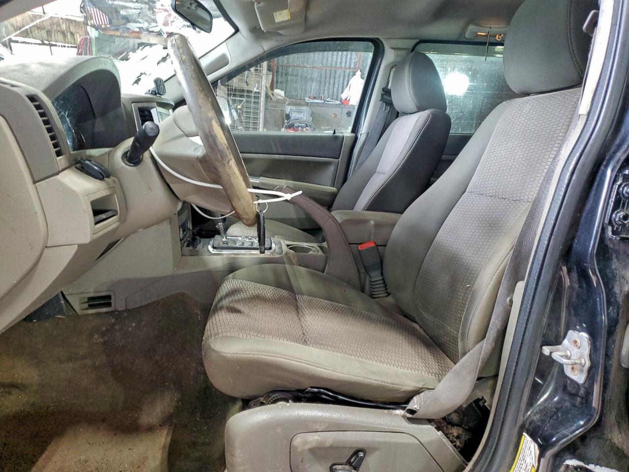 Jeep Grand Cherokee Laredo Image 13