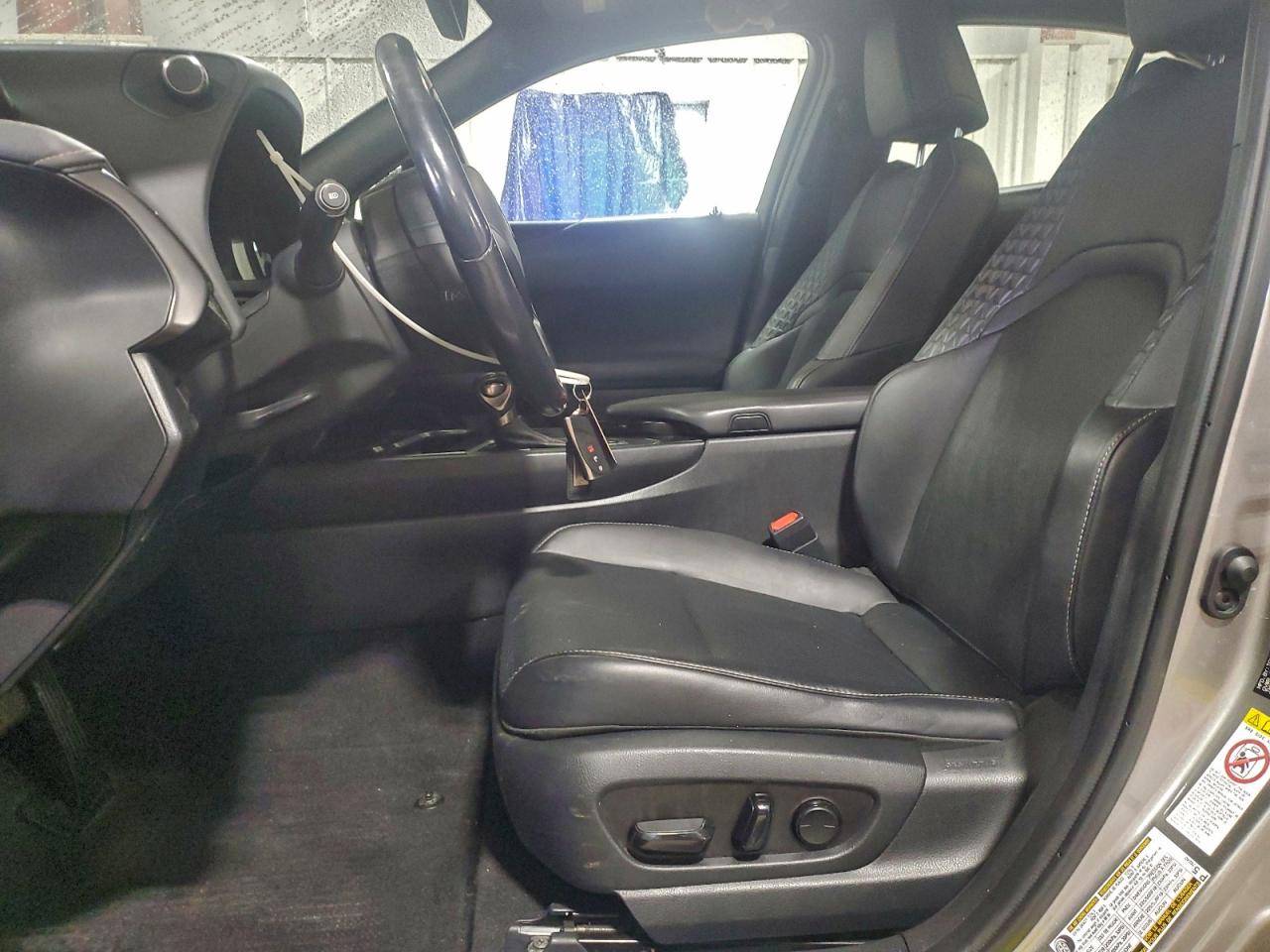 Lexus Ux 250h Image 12