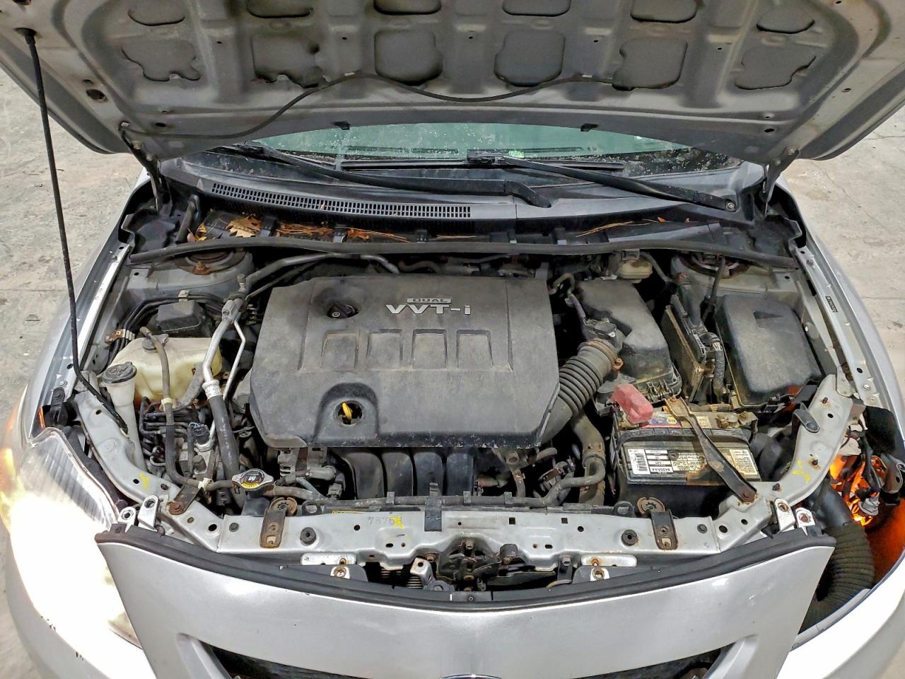 Toyota Corolla Base Image 13
