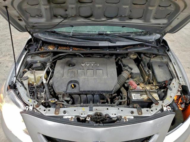 Toyota Corolla Base Image 13