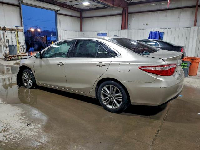 Toyota Camry Le Image 11