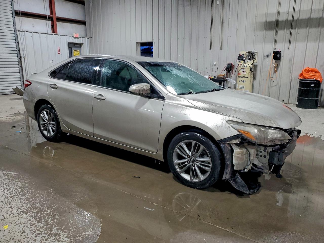 Toyota Camry Le Image 10