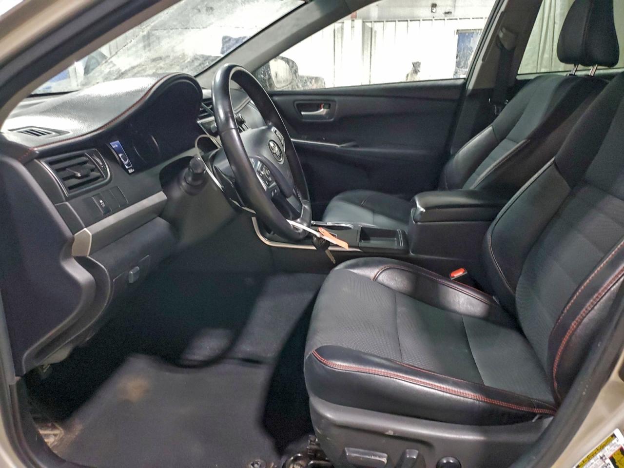 Toyota Camry Le Image 2